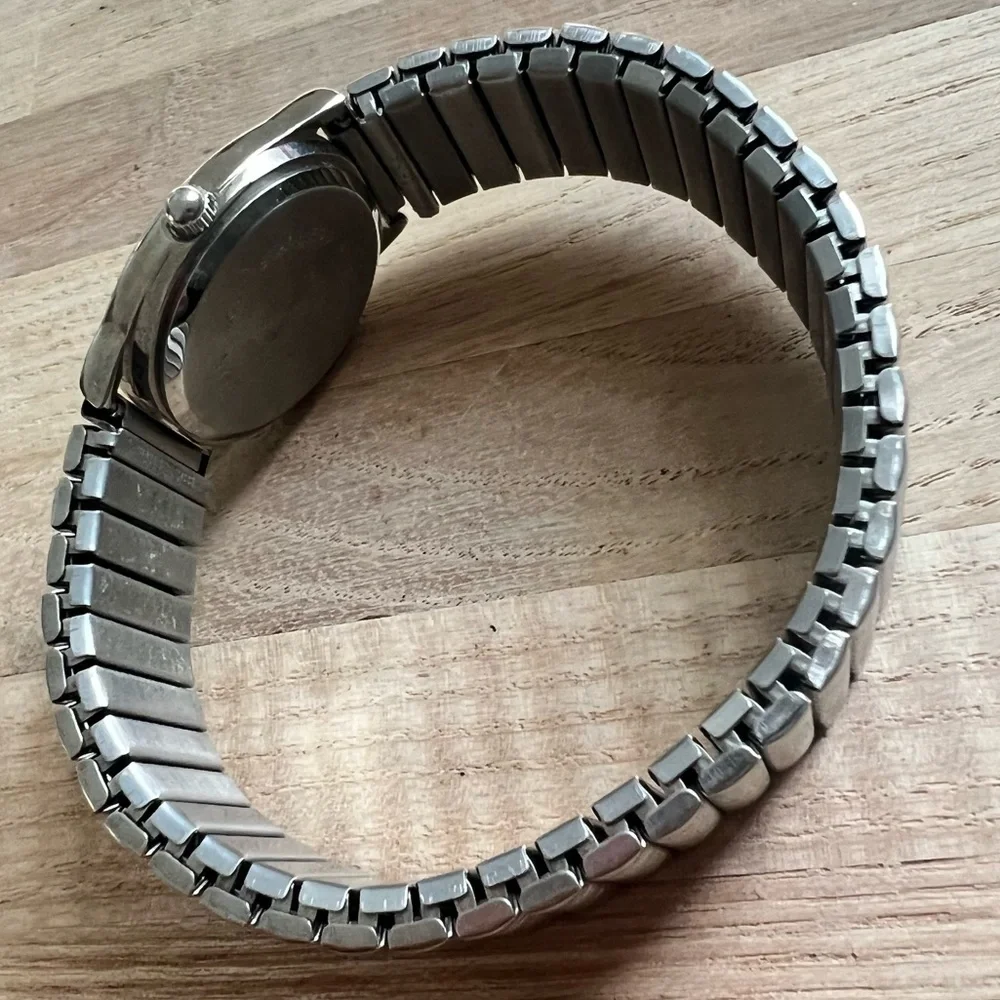 Ladies mother of pearl dial stainless steel bracelet watch NEW BATTERY
